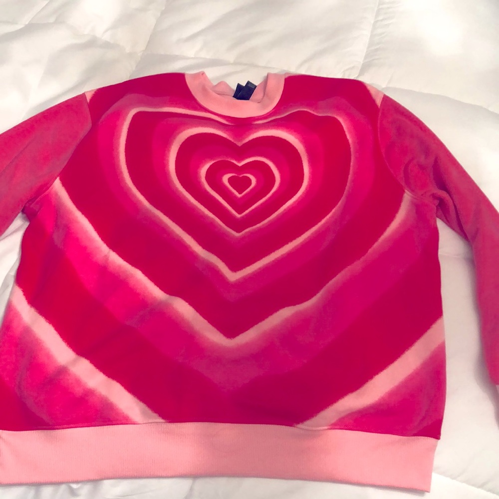 NWOT oversized heart sweatshirt - just like Luxe Noir London’s on Drag Race S15